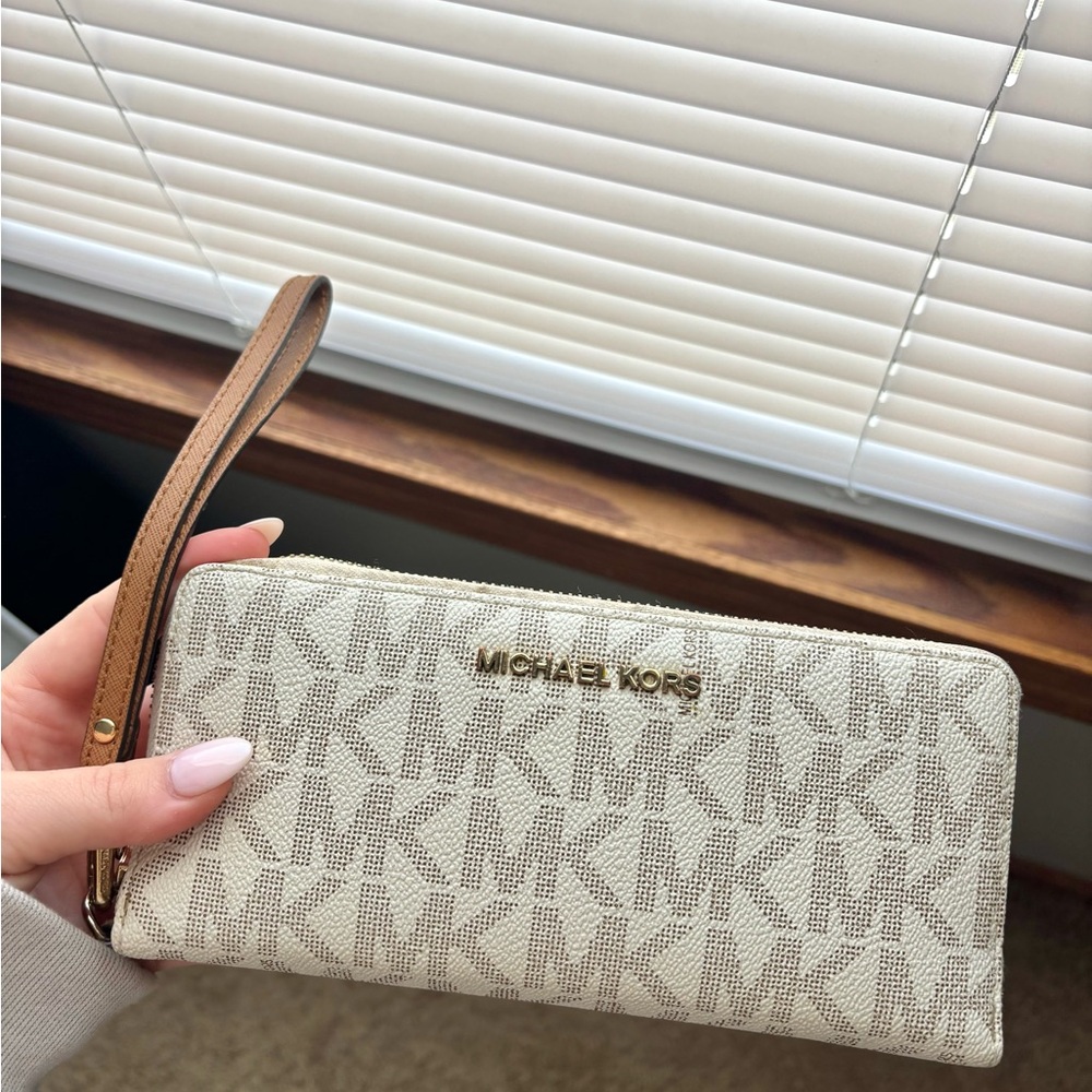 MICHAEL Michael Kors White and Gold Logo Wallet - Picture 7 of 11